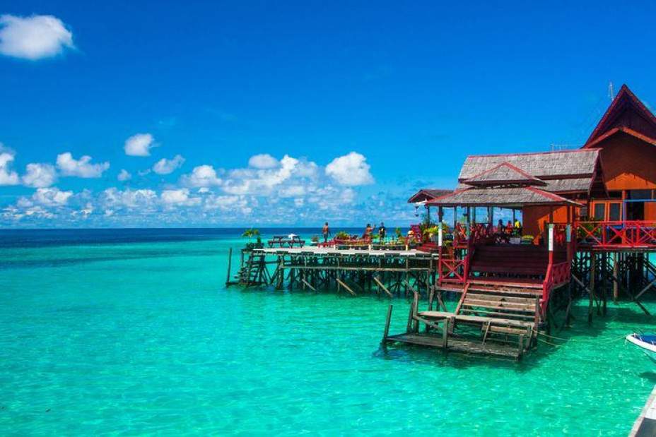 Pulau Maratua di Kaltim salah satu objek wisata yang sering dikunjungi Wisatawan Mancanegara. (Foto: Shutterstock)