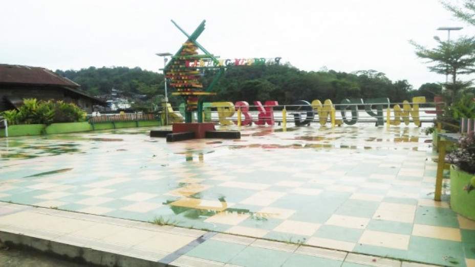 Kampung Ketupat di Jalan Mangkupalas, Kecamatan Samarinda Seberang. (Foto: Dok.Korankaltim.com)