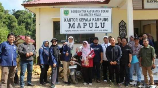 Wujudkan Desa Berkembang dengan Pemberian 80 Judul Buku, DPK Kaltim bersama Pemerintah Provinsi Kaltim Lakukan Monev ke Desa Mapulu, Kabupaten Berau