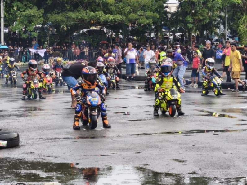Penampilan Mini GP di kawasan BSCC Dome Balikpapan, Minggu (17/5/2026). (Foto: Achmad Fadillah/Pusaranmedia.com)