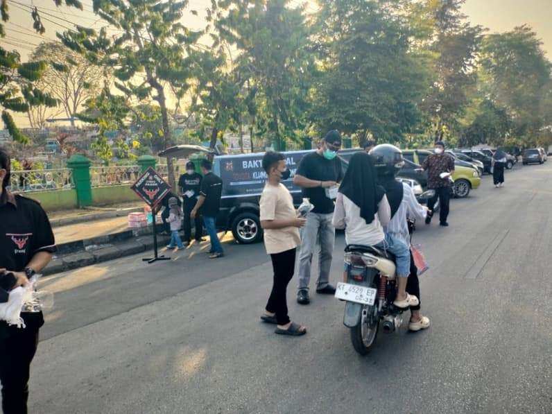 TKCI Paser bagikan ribuan masker untuk masyarakat. (Foto : Luthfi/Pusaranmedia.com)