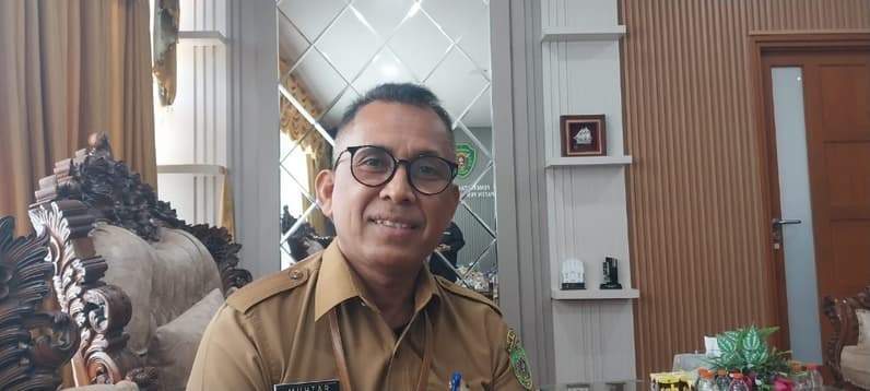 Plt Kepala Disdikpora PPU, Muhtar. (Foto: Adi Kade/Pusaranmedia.com).