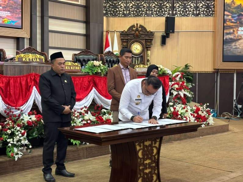 Penandatanganan persetujuan APBD Perubahan Kukar 2026 (Foto: Aswin/pusaranmedia.com)