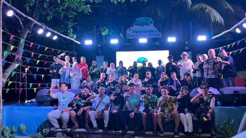 Musisi Senior Deddy Dhukun 'Hipnotis' Penonton Malam Penutupan Maratua Jazz and Dive Fiesta 2025
