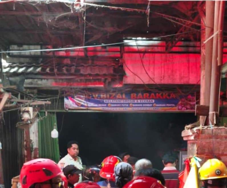 Dapur salah satu toko di Pasar Segiri terbakar, Senin (18/5/2026). (Foto: Dok. Disdamkarmat Samarinda)