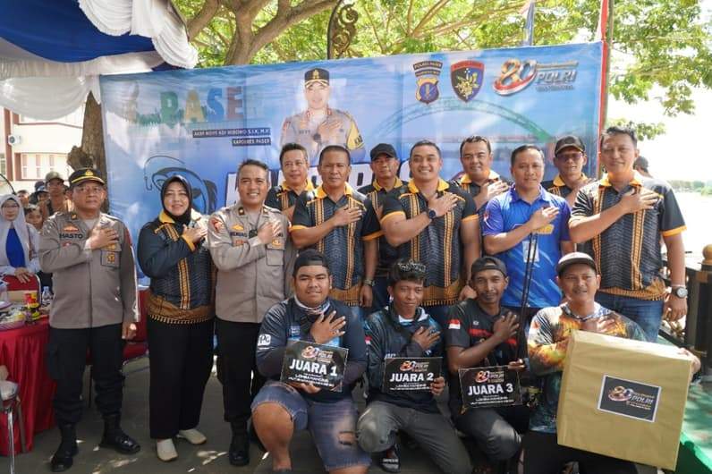 Jajaran pejabat utama Polres Paser bersama Kapolres Paser dan para juara Lomba Mancing Berhadiah Kapolres Paser Cup 2026. (Foto: Luthfi/Pusaranmedia.com)