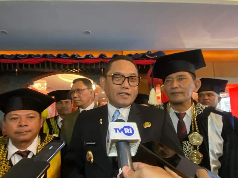 Wakil Gubernur Kaltim, Seno Aji usai menghadiri wisuda IKIP PGRI, Rabu (21/10/2026). (Foto: Tri/Pusaranmedia.com)