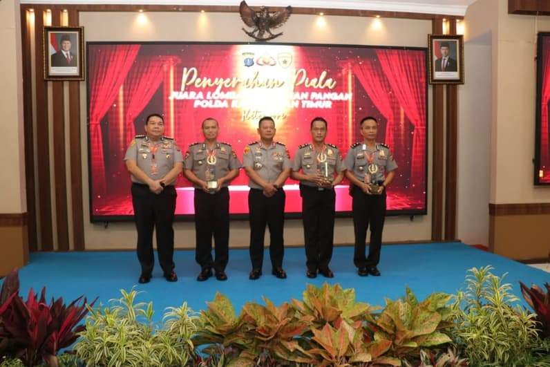 Kapolda Kaltim, Inspektur Jenderal Polisi Endar (tengah) saat berpose. (Foto: Dok Polres Kutim)