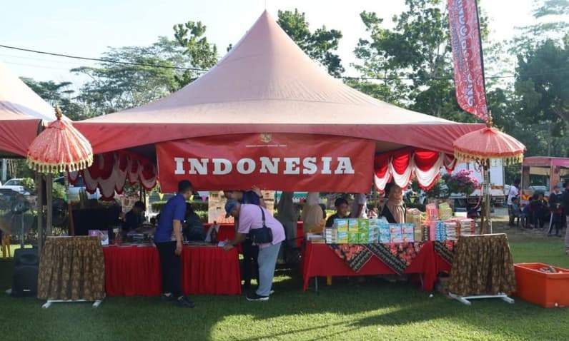 Stan pameran KRI Tawau dalam kegiatan Hari Keluarga Sabah di Malaysia. (Foto: KRI Tawau)