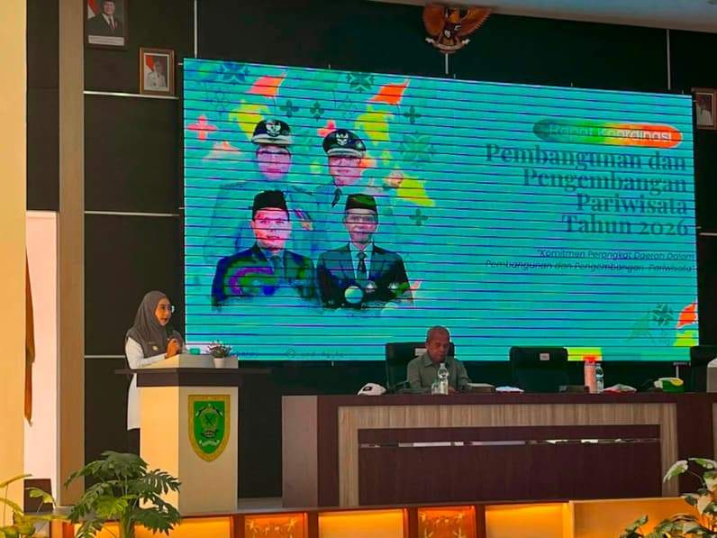 Bupati berau saat membuka Rapat Koordinasi Peembangunan dan Pengembangan Pariwisata 2026 yang digelar di Ruang RPJPD BAPPERIDA Berau. (Foto: Nur Hidayah/Pusaranmedia.com)