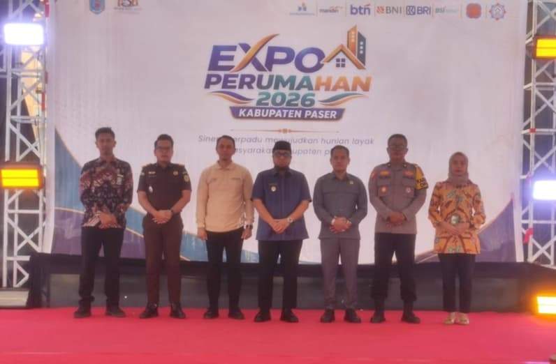 Foto bersama Unsur Forkompinda Paser dalam kegiatan penutupan Expo Perumahan 2026. (Foto: Luthfi/Pusaranmedia.com)