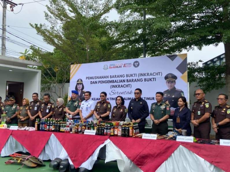 Kejati Kaltim gelar pemusnahan barang bukti dan pengembalian barang bukti serentak, Selasa (20/10/2026). (Foto: Tri/Pusaranmedia.com)