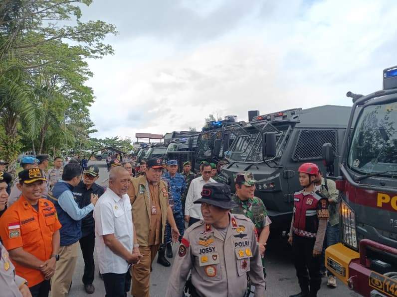 Pengecekan personel hingga peralatan dalam kesiapsiagaan menghadapi ancaman Karhutla di Lapangan M Jasin Satbrimob Polda Kaltim, Balikpapan, Selasa (11/8/2026). (Foto: Achmad Fadillah/Pusaranmedia.com)