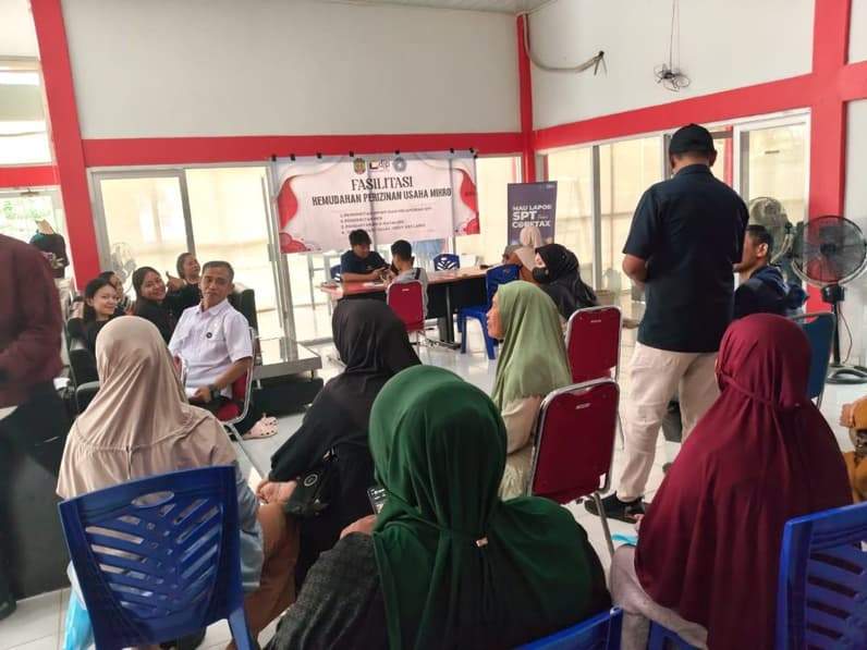 Para pelaku usaha memanfaatkan layanan pengurusan NIB dan dokumen perizinan lainnya di UMKM Center Nunukan (Foto: Diansyah/pusaranmedia.com)