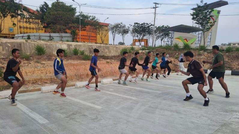 Momentum latihan fisik atlet anggar oleh IKASI Paser. (Foto: Luthfi/Pusaranmedia.com)