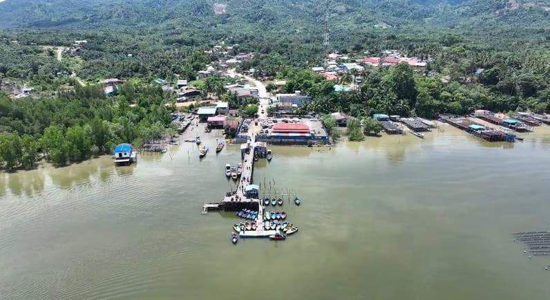 Dermaga tradisional di Desa Bambangan, Kecamatan Sebatik Barat yang berbatasan langsung dengan Malaysia. (Foto: BPPD Nunukan)