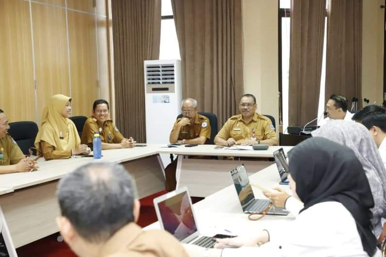 Pj Sekretaris Daerah Kota Bontang Akhmad Suharto Pimpin Rapat Penilaian Ombudsman (Dok:Lutfi Aziz/Pusaranmedia.com)