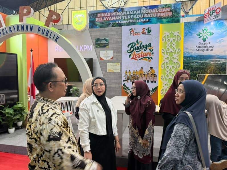 Bupati Berau, tinjau stan expo 2026. (Foto: Nur Hidayah/ pusaranmedia.com)