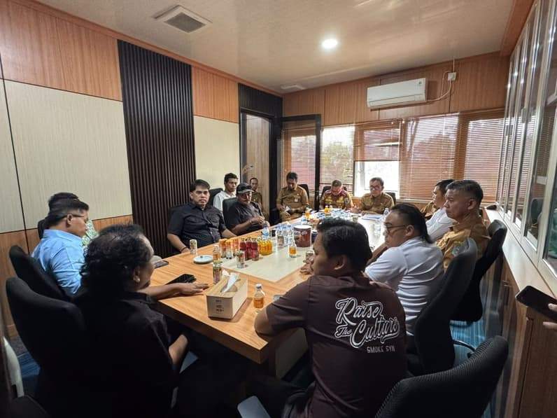Pertemuan antara sejumlah organisasi dengan Asisten Ekbang Setda Paser, Adi Maulana. (Foto : Dok Prokopim Paser)