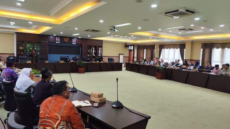 Rapat Dengar Pendapat (RDP), Kamis (30/4/2026) terkait persoalan insentif yang belum dibayarkan selama empat bulan terakhir. (Foto: Aswin/Pusaranmedia.com)