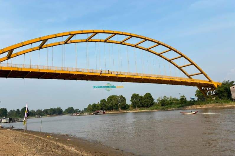 Jembatan Desa Pela. (Foto: Aswin/Pusaranmedia.com)