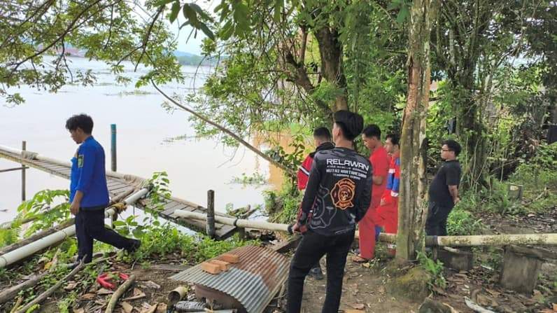 Pencarian korban tenggelam di loa kulu. (Foto: BPBD Kukar)