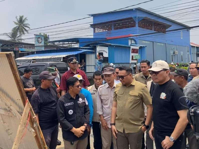 Wali Kota Samarinda, Andi Harun bersama Bupati Kukar, Aulia Rahman Basri saat meninjau sodetan di kawasan Loa Janan, Sabtu (3/10/2026). (Foto: Tri/Pusaranmedia.com)