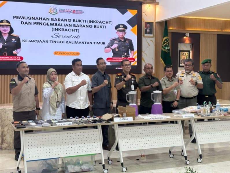 Pemusnahan barang bukti di kejari yang di hadiri kepala satpol pp kukar (Foto: Aswin/pusaranmedia.com)