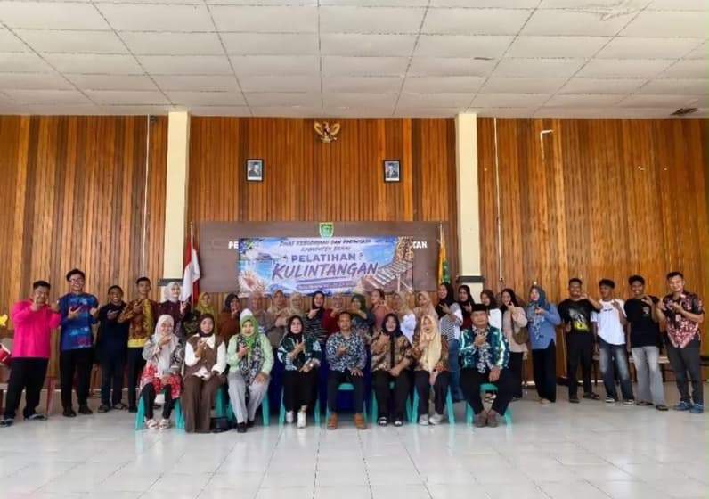 Pelatihan Kulintang yang digelar di Pendopo Kantor Camat Maratua. (Foto: Disbudpar Berau)