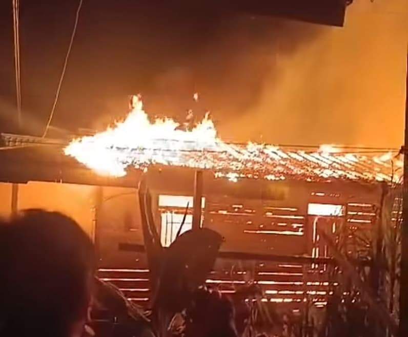 Peristiwa kebakaran menghanguskan sebuah rumah di Desa Muara Siran Ilir, RT 02, Kecamatan Muara Kaman, Kabupaten Kutai Kartanegara (Kukar) (Foto: Damkar Pos Muara Kaman)