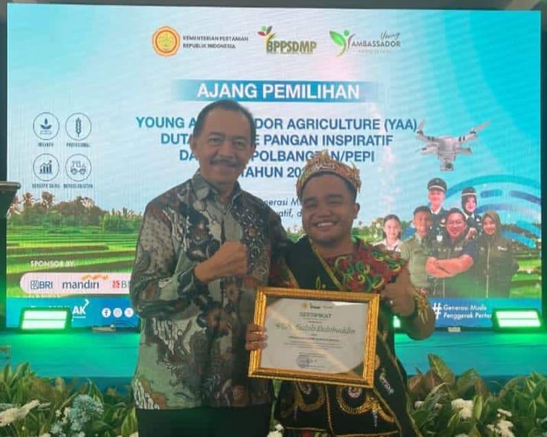 Moh Habib Solehuddin (kanan) juara tiga Young Ambassador Agriculture 2026 yang digelar di Ciawi, Bogor. (Foto : Dok Pribadi)
