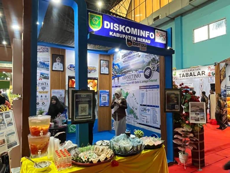 Stan Diskominfo di Berau Expo 2026. (Foto: Nur Hidayah/ pusaranmedia.com)