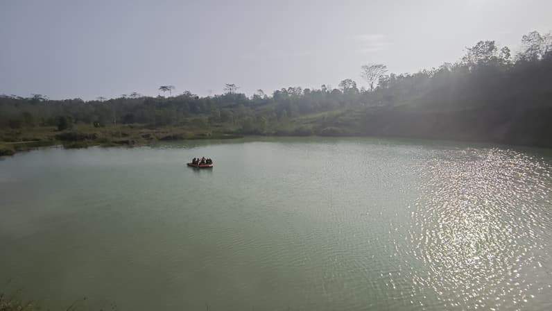Proses pencarian korban di bekas galian tambang di kawasan Talang Sari, Tanah Merah, Samarinda Utara, Selasa (13/10/2026). (Foto: Tri/Pusaranmedia.com)