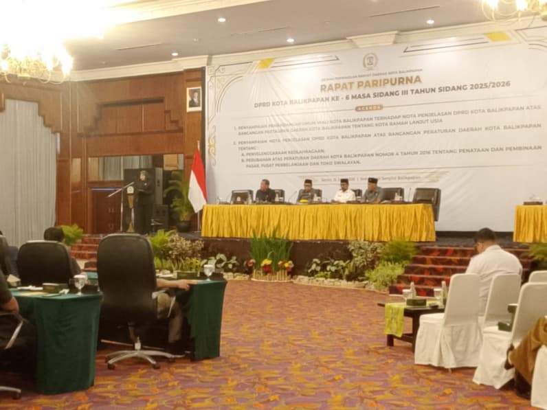 Rapat paripurna di Hotel Grand Senyiur Balikpapan, Senin (15/6/2026). (Foto: Achmad Fadillah/Pusaranmedia.com)
