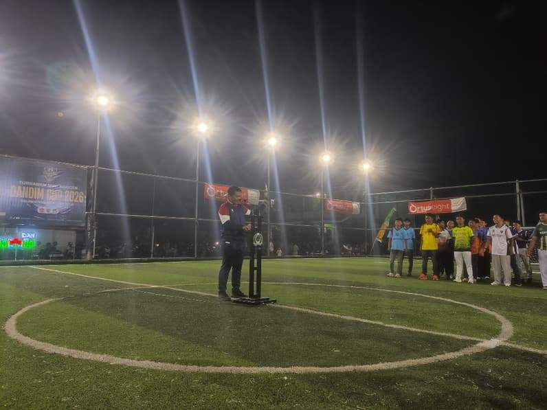 Saat Dandim 0904/Paser, Letkol Inf Edy Wahyu Satriyadi membuka kegiatan Turnamen Mini Soccer Dandim Cup 2026. (Foto : Luthfi/Pusaranmedia.com)
