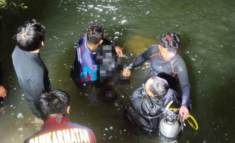 Evakuasi korban tenggelam di air terjun perjiwa (Foto: BPDB Kukar)
