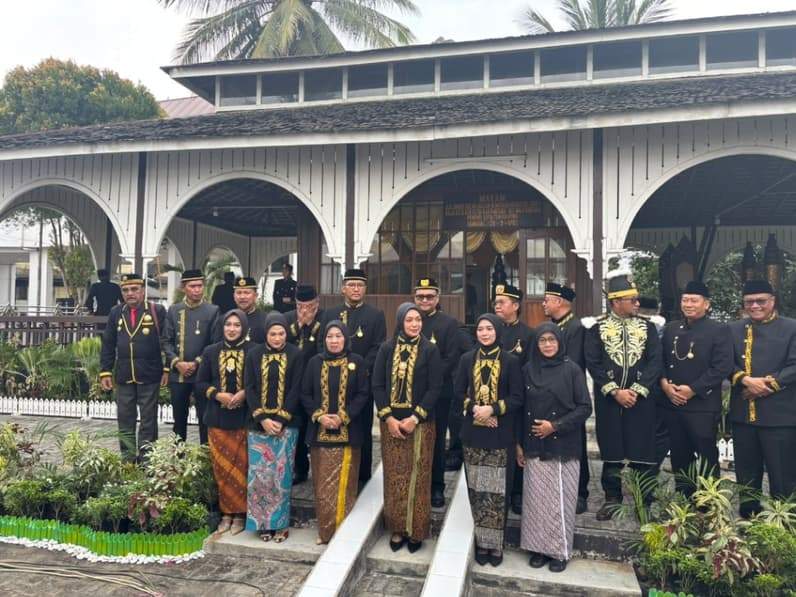 Ziarah makam sultan dalam rangka memperingati Hut Tenggarong (Foto: Aswin/pusaranmedia.com)