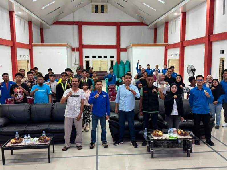 Nonton bareng (nobar) film dokumenter Menolak Punah yang berlangsung di Gedung Balai Pertemuan Umum (BPU) Kecamatan Tenggarong. (Foto: Aswin/pusaranmedia.com)