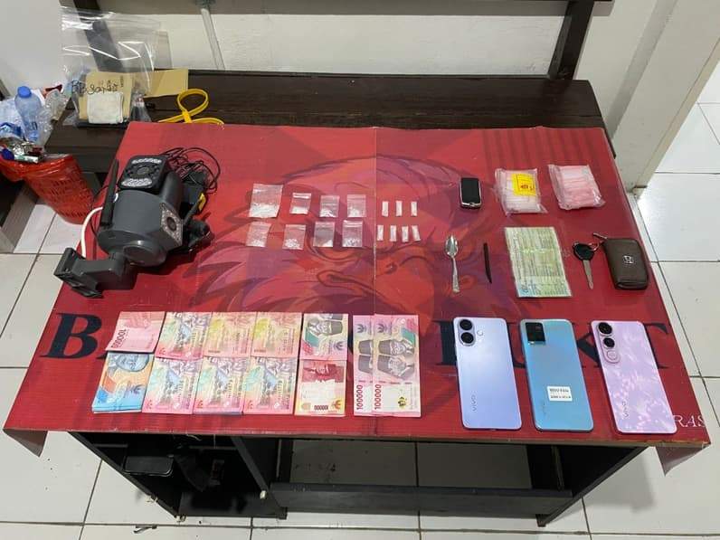 Barang bukti pengungkapan kasus tiga pengedar sabu di Kecamatan Long Ikis. (Foto: Luthfi/Pusaranmedia.com)