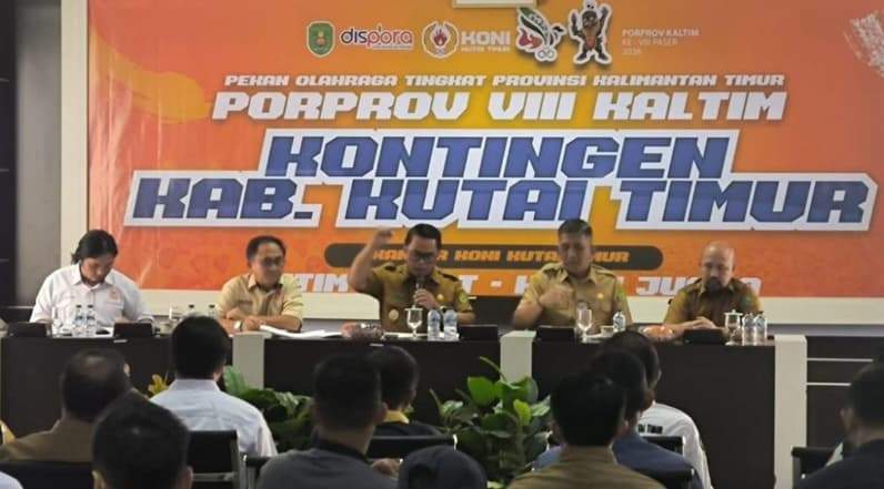Wakil Bupati Kutim, Mahyunadi saat memimpin rapat di Sekretariat KONI Kutim. (Foto: Dok.KONI Kutim)