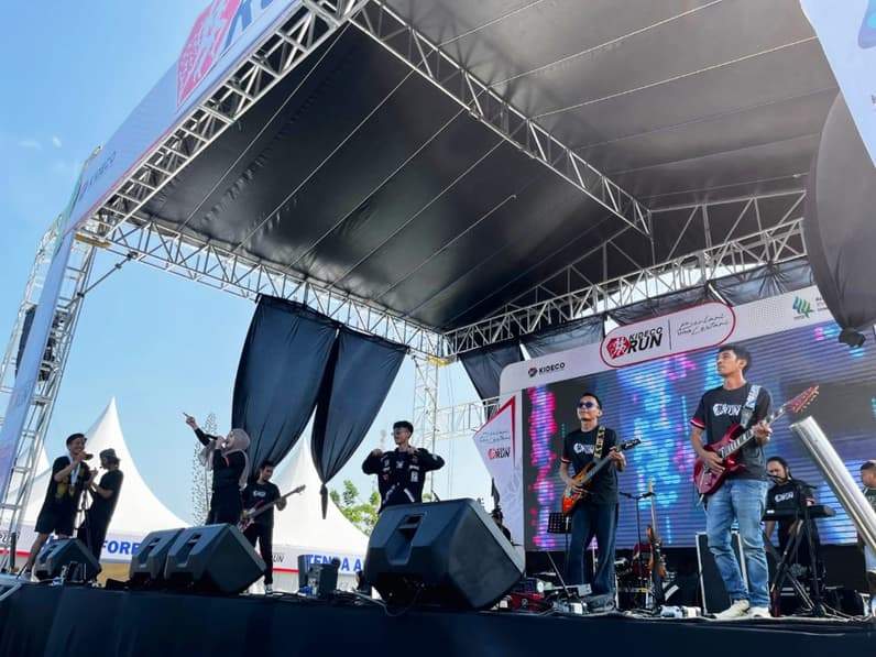 Penampilan Grup Band Prison Art Institute binaan Rutan Tanah Grogot dalam acara Kideco Run 2026. (Foto: Luthfi/Pusaranmedia.com)