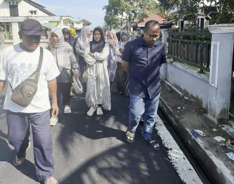 Peninjauan Kondisi Jalan Pandawa RT 22, Kelurahan Muara Jawa Ulu. (Foto: Warga Muara Jawa Ulu)