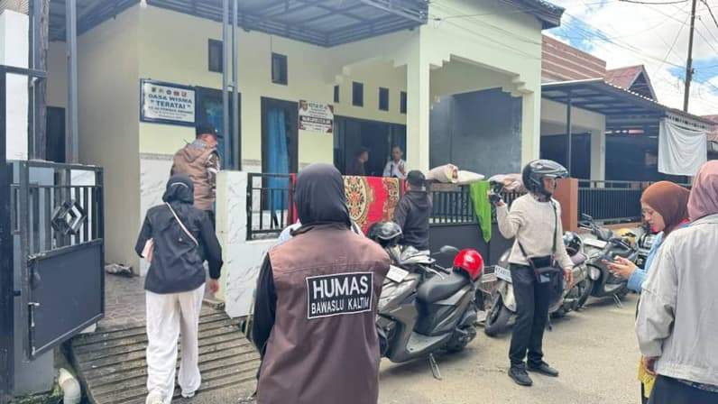 Proses pengawasan pemutakhiran data pemilih. (Foto: Dok. Bawaslu Kaltim)