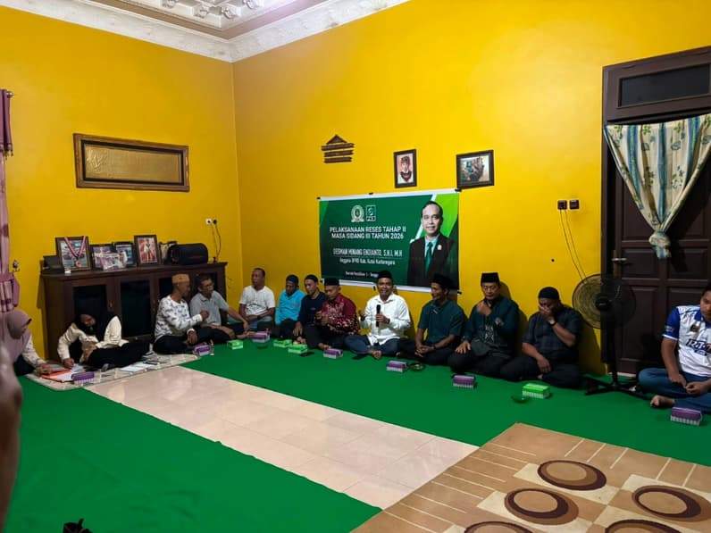 Anggota Dewan Perwakilan Rakyat Daerah (DPRD) Kabupaten Kutai Kartanegara (Kukar), Desman Minang Endianto, menyerap berbagai aspirasi dan keluhan masyarakat Kelurahan Maluhu (Foto: Aswin/pusaranmedia.com)