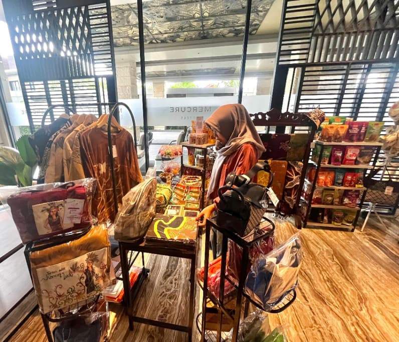 Dekranasda Berau menampilkan produk unggulan khas Berau. (Foto: Nur Hidayah/ pusaranmedia.com)