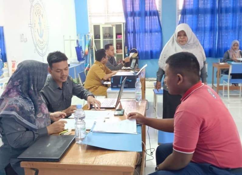 Terlihat anak SMP di Kutai Timur saat melakukan pendaftaran. (Foto: Istimewa)
