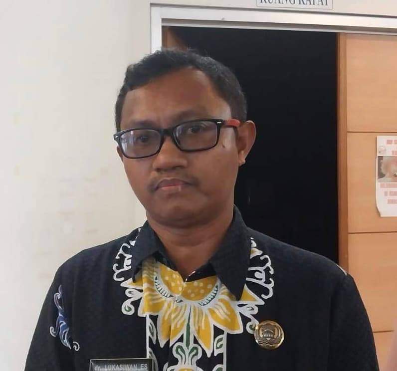 Plt Kepala Dinkes PPU, dr. Lukasiwan Eddy Saputro. (Foto: Adi Kade/Pusaranmedia.com).
