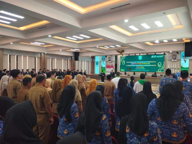 Prosesi pelantikan dan pengambilan sumpah janji ASN yang dilakukan Bupati Paser dr Fahmi Fadli. (Foto: Luthfi/Pusaranmedia.com)