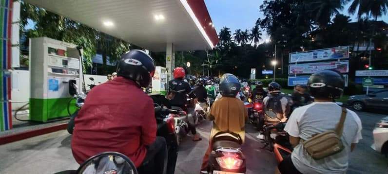 Antrean pertalite yang terlihat kerap membludak di SPBU Kesuma Bangsa, Kota Samarinda. (Foto: Tri/Pusaranmedia.com)