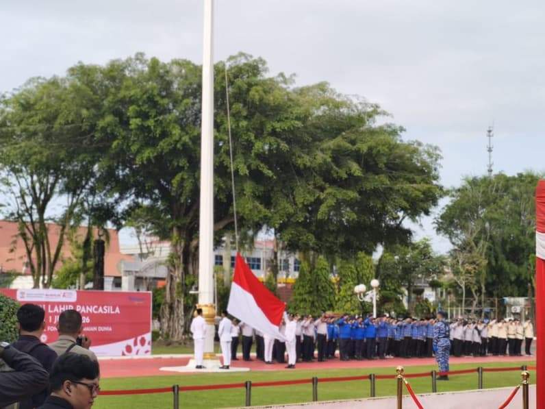 Suasana upacara di halaman Balaikota, Senin (1/6/2026). (Foto: Achmad Fadillah/Pusaranmedia.com)